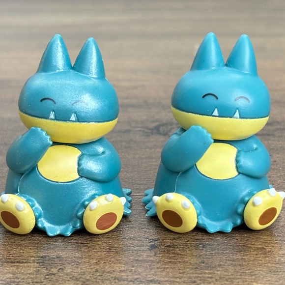 Pokémon 2 MUNCHLAX Metallic Collectible Toy Battle Figure WCT 2019 Cake Topper - Picture 1 of 6